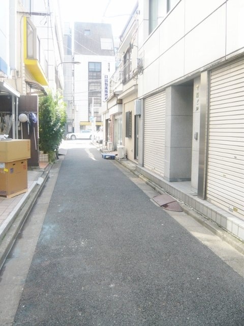 守屋ビル ビル前面道路