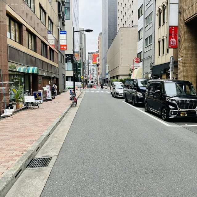 銀座THビル ビル前面道路