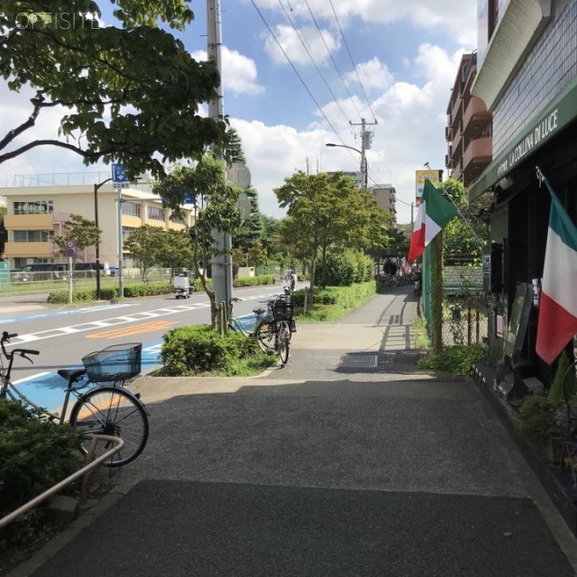 ビズテラス光が丘 ビル前面道路