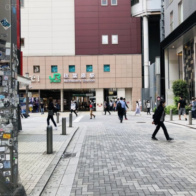 いちご秋葉原駅前ビル ビル前面道路