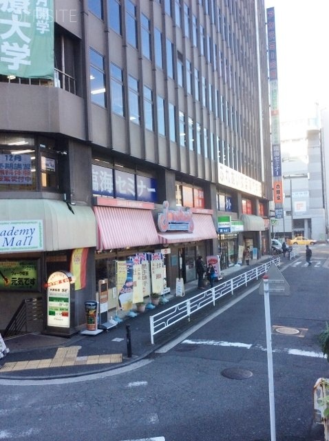 アカデミービル ビル周辺道路