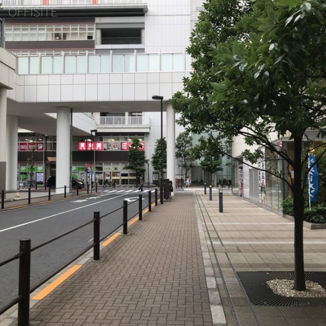 ステーションプラザアネックスウエスト ビル前面道路