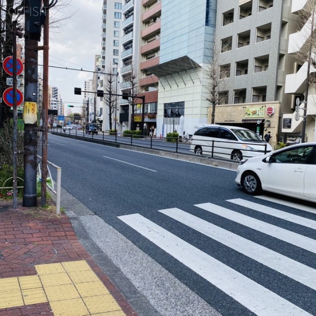 本郷三丁目ビル ビル前面道路
