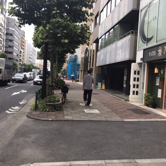 マガザン銀座東ビル ビル前面道路
