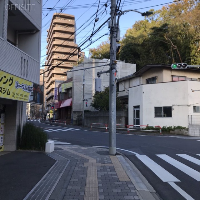 アーク松戸セントラルパークビル ビル前面道路