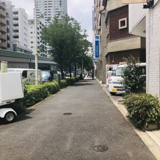 プライムアーバン目黒青葉台 前面歩道