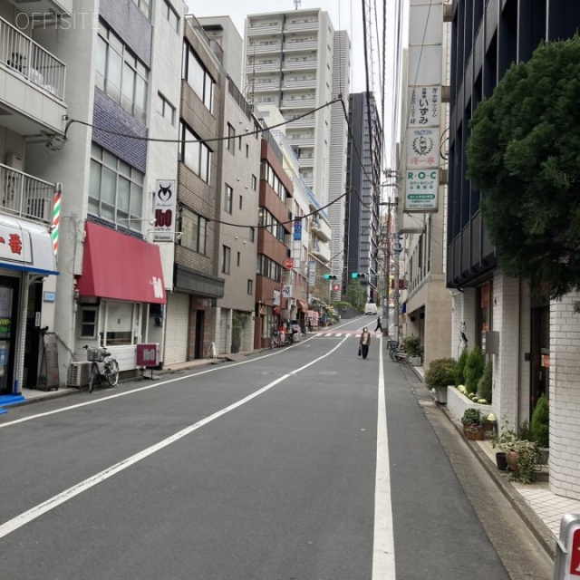 大島ビル本館　ビル前面道路