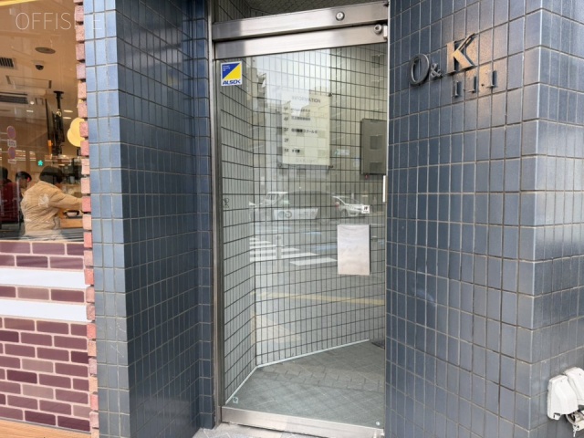 O&K111ビル　オフィスビル出入口