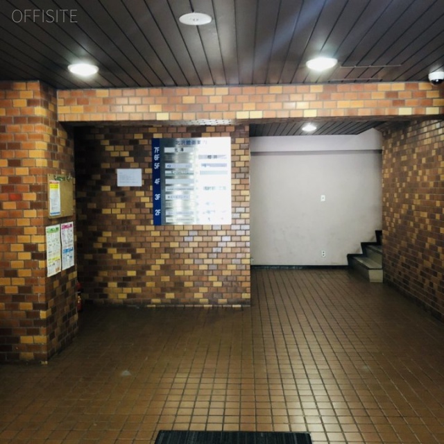 北沢館ビル エントランス