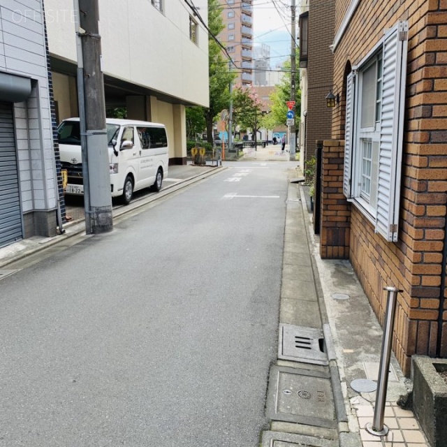 丸喜ビル ビル前面道路