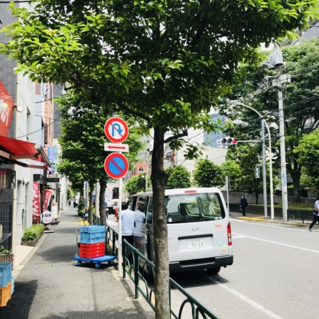 東邦神楽坂ビル ビル前面道路