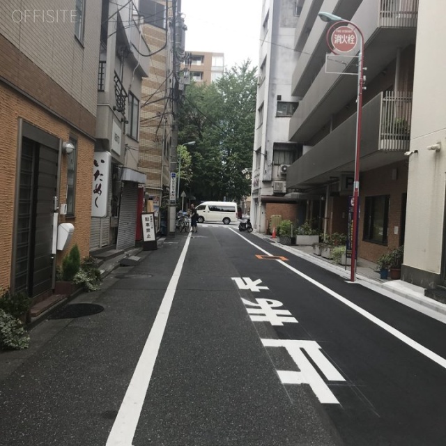 半田ビル ビル前面道路