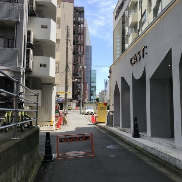 サンドー原宿ビル ビル前面道路