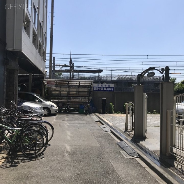 科研ビル(別館) ビル前面道路