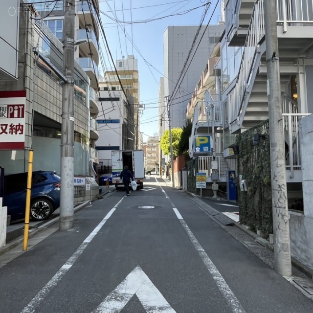 TMビル 前面道路