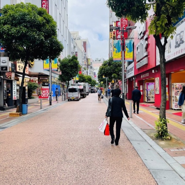 さんらくビル ビル前面道路