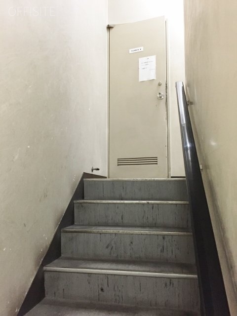 シムラビル 階段