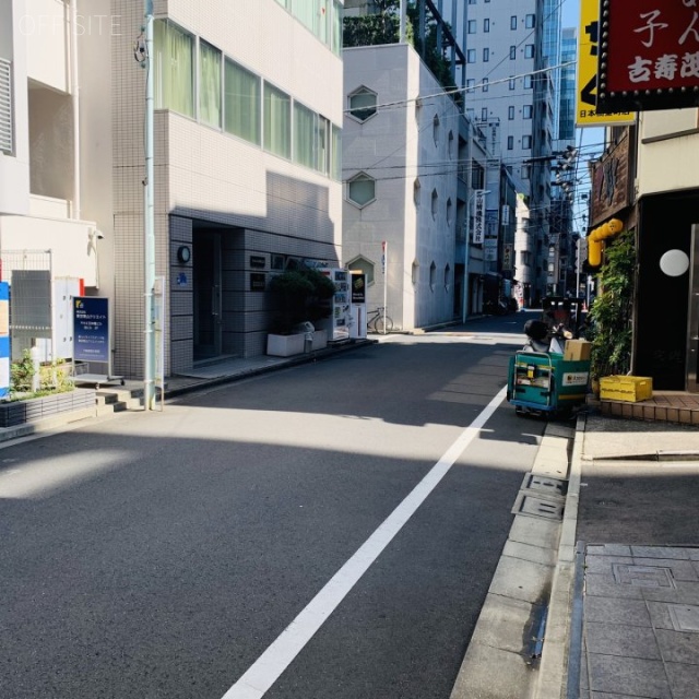 日本橋伊藤ビル ビル前面道路
