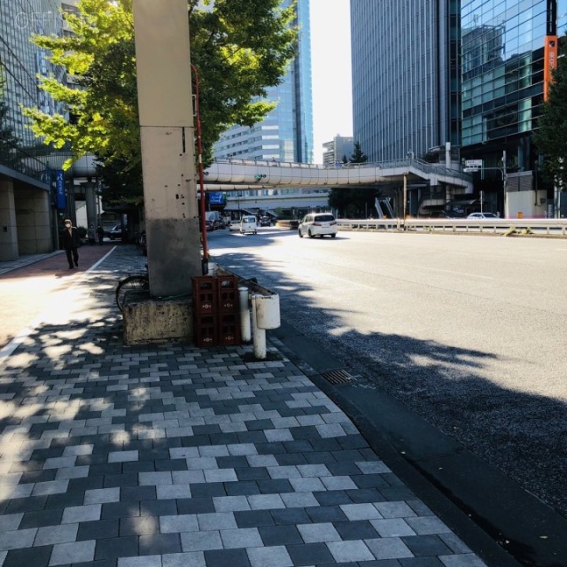 SKビル ビル前面道路