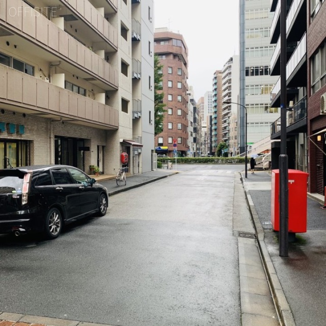 中銀新橋マンション ビル前面道路