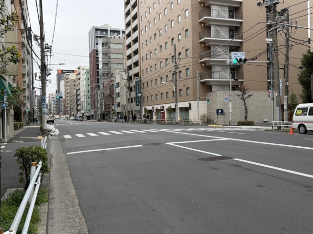 中央法規ビル　前面に清洲橋通り