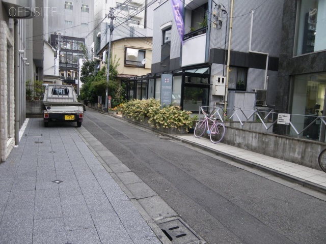 Tフレーム原宿ビル ビル前面道路