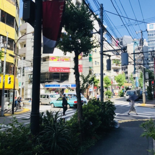 CIビル ビル前面道路