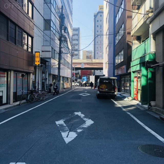新星ビル ビル前面道路