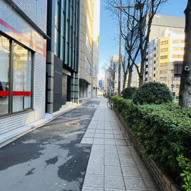 タカコービル 前面歩道