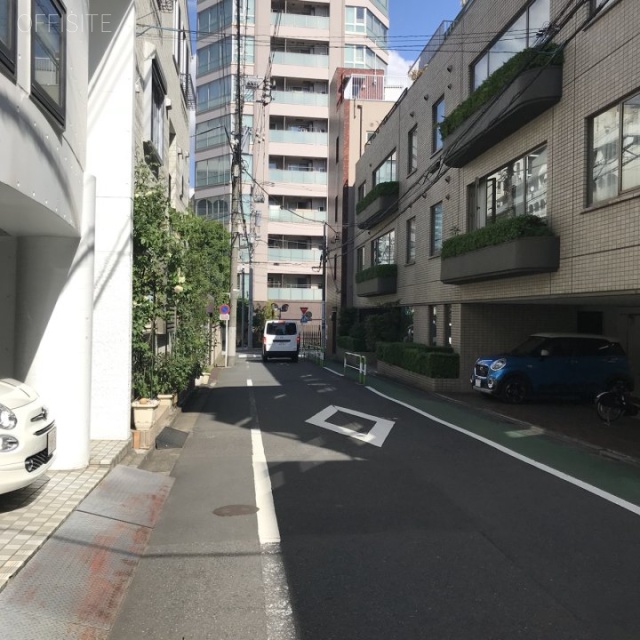 宮川ビル ビル前面道路