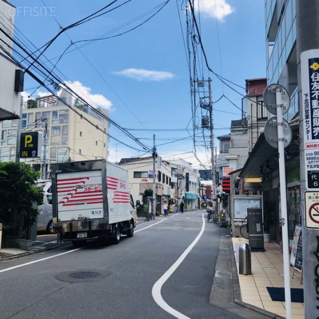 TOKYU REIT下北沢スクエア ビル前面道路