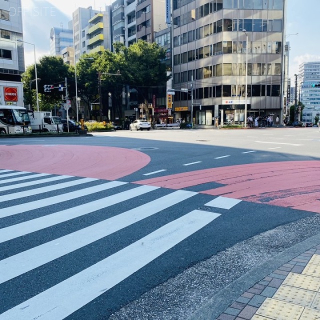 あいおい損保渋谷ビル ビル前面道路