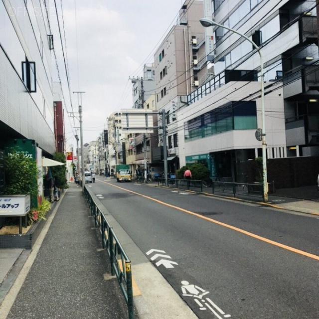 中野第一OSビル 前面は大久保通り