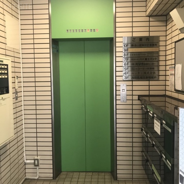 UKビル エレベーター