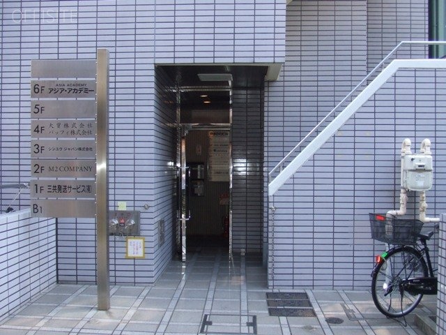 やまかわビル エントランス