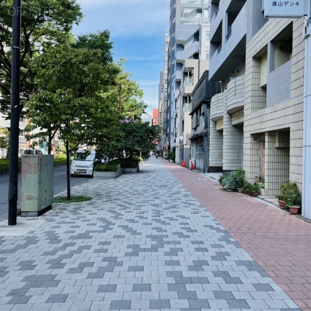 遠山ビル 前面歩道