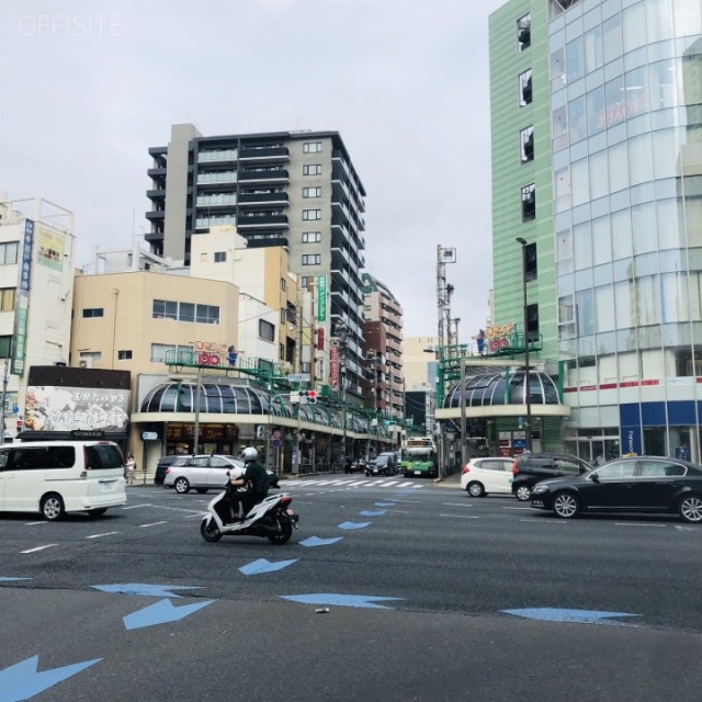 ツインタワービルウエスト ビル前面道路