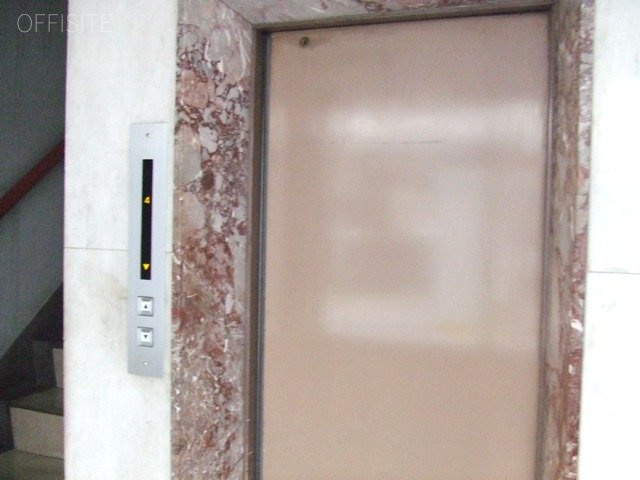 八千代ビル エレベーター