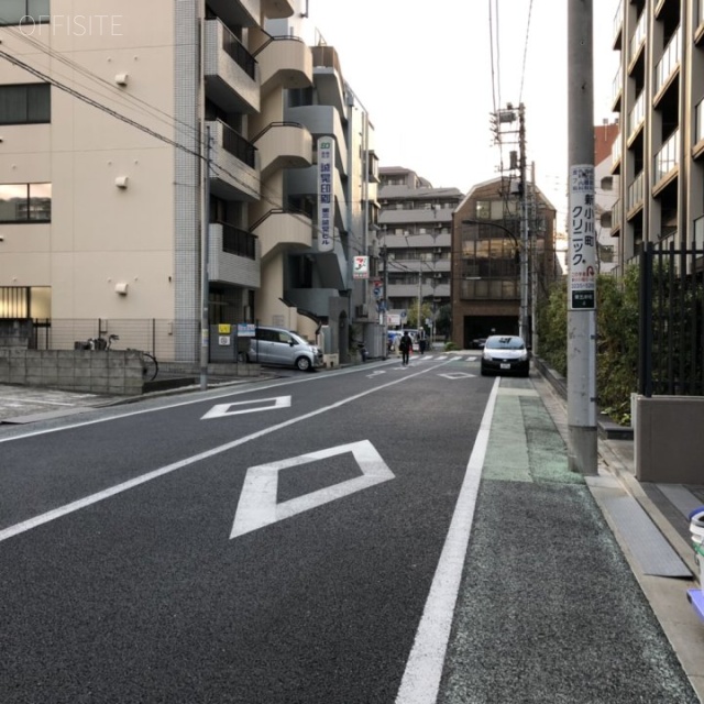 片山ビル ビル前面道路