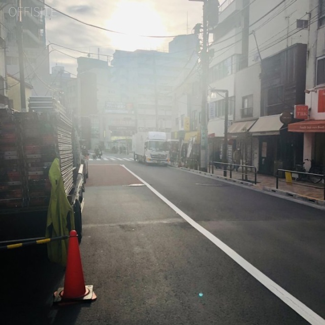 板橋駅前ビル ビル前面道路