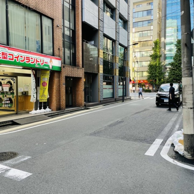 秋葉原五番館ビル ビル前面道路