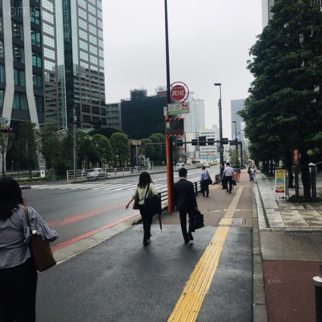 西新宿TKビル ビル前面道路