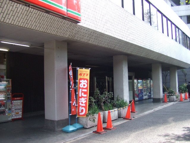 中銀タワービル 1階部分