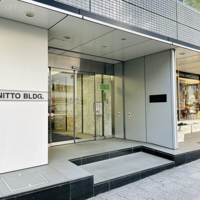 興和日東ビル エントランス