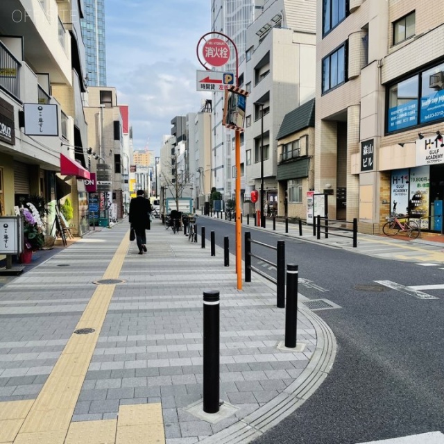 柳田ビル ビル前面道路