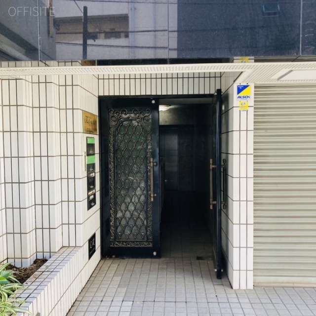 プレジール原宿 エントランス