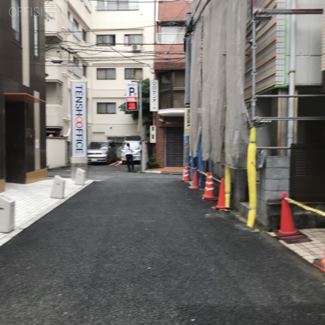 丸十ビル ビル前面道路