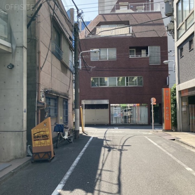 トランスCMビル ビル前面道路