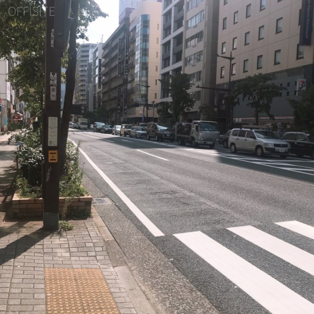 ライジングビル日本橋 ビル前面道路