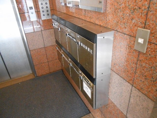 市原ビル 郵便受け